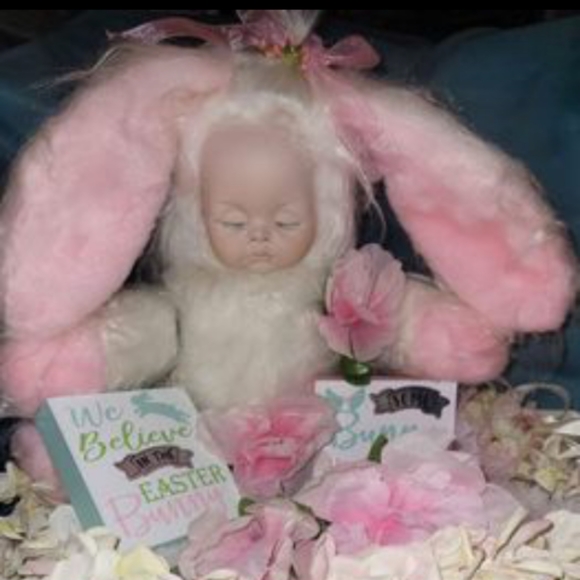 NURSERY, BABY SHOWER, SPRING ADORABLE ANNE GEDDES VINTAGE LG "BUNNY" BABY DOLL - Picture 1 of 10